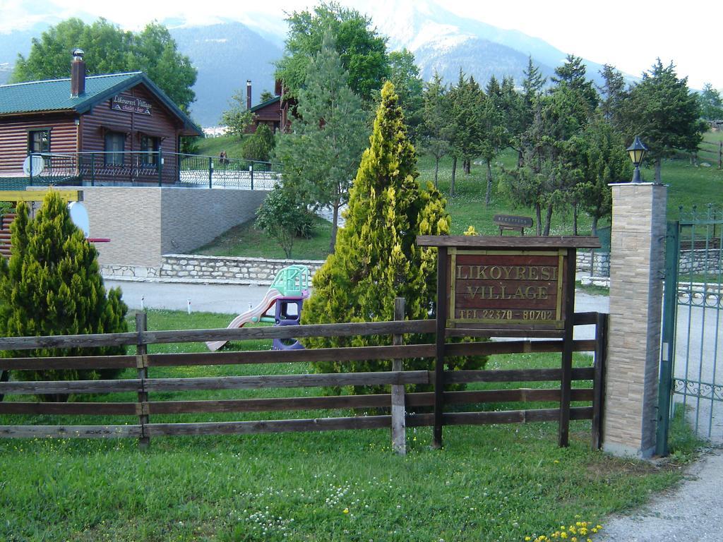 Chalet Likouresi Village Karpenísion エクステリア 写真