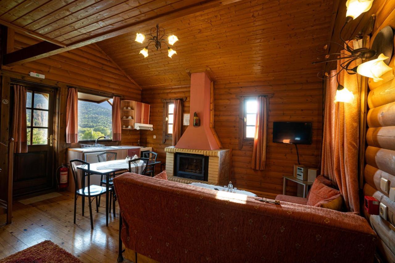 Chalet Likouresi Village Karpenísion エクステリア 写真