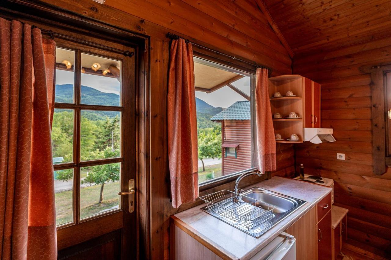 Chalet Likouresi Village Karpenísion エクステリア 写真