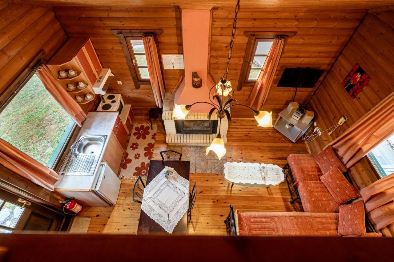Chalet Likouresi Village Karpenísion エクステリア 写真
