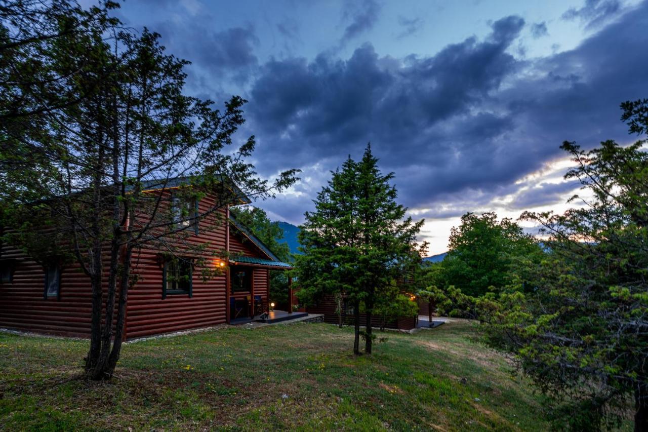Chalet Likouresi Village Karpenísion エクステリア 写真