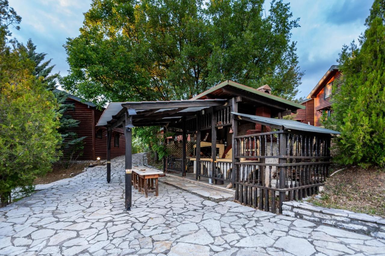 Chalet Likouresi Village Karpenísion エクステリア 写真